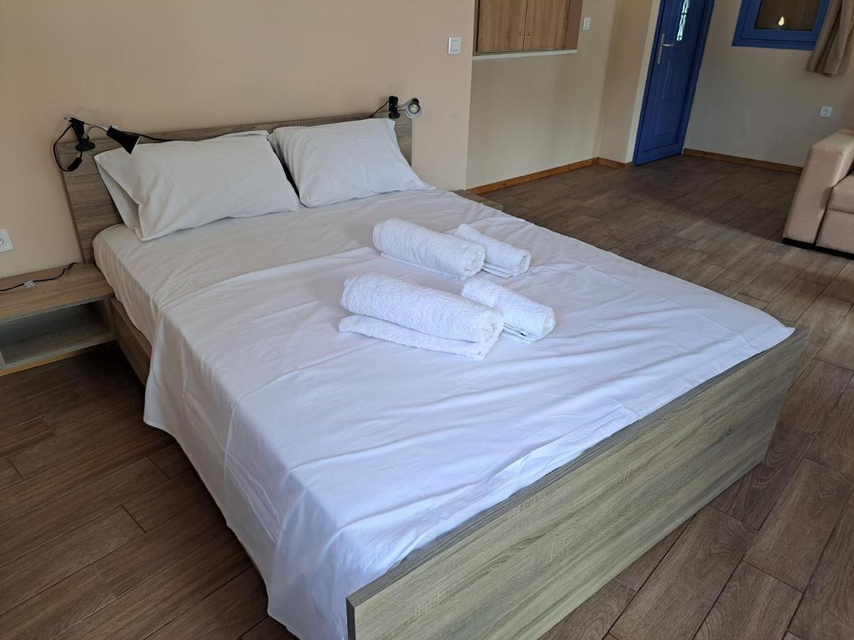 Blue Moon Apartment Agia Efimia Esterno foto